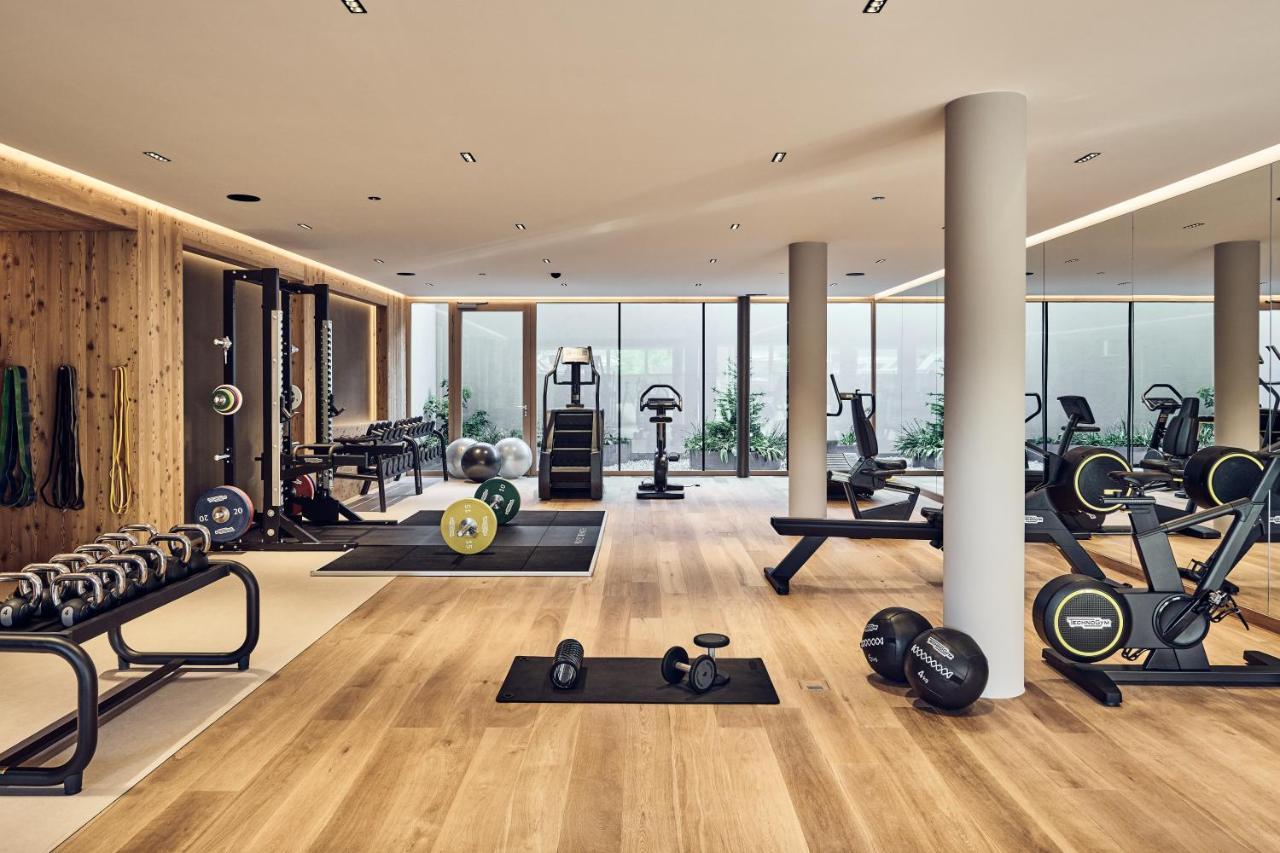 Falkensteiner Hotel Kronplatz - The Leading Hotels Of The World (Adults Only) Reischach Eksteriør bilde A gym in the UK