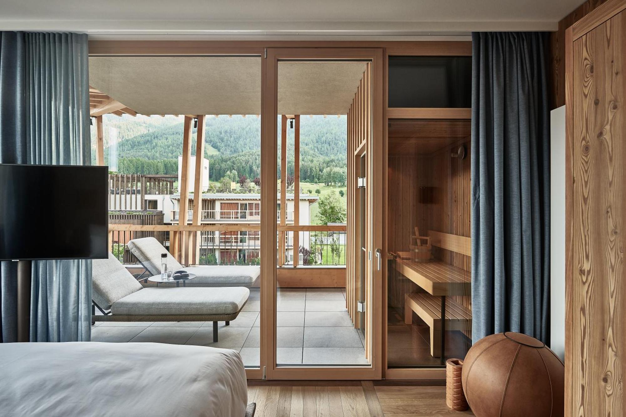 Falkensteiner Hotel Kronplatz - The Leading Hotels Of The World (Adults Only) Reischach Eksteriør bilde A room at the Hotel 7132 Summit