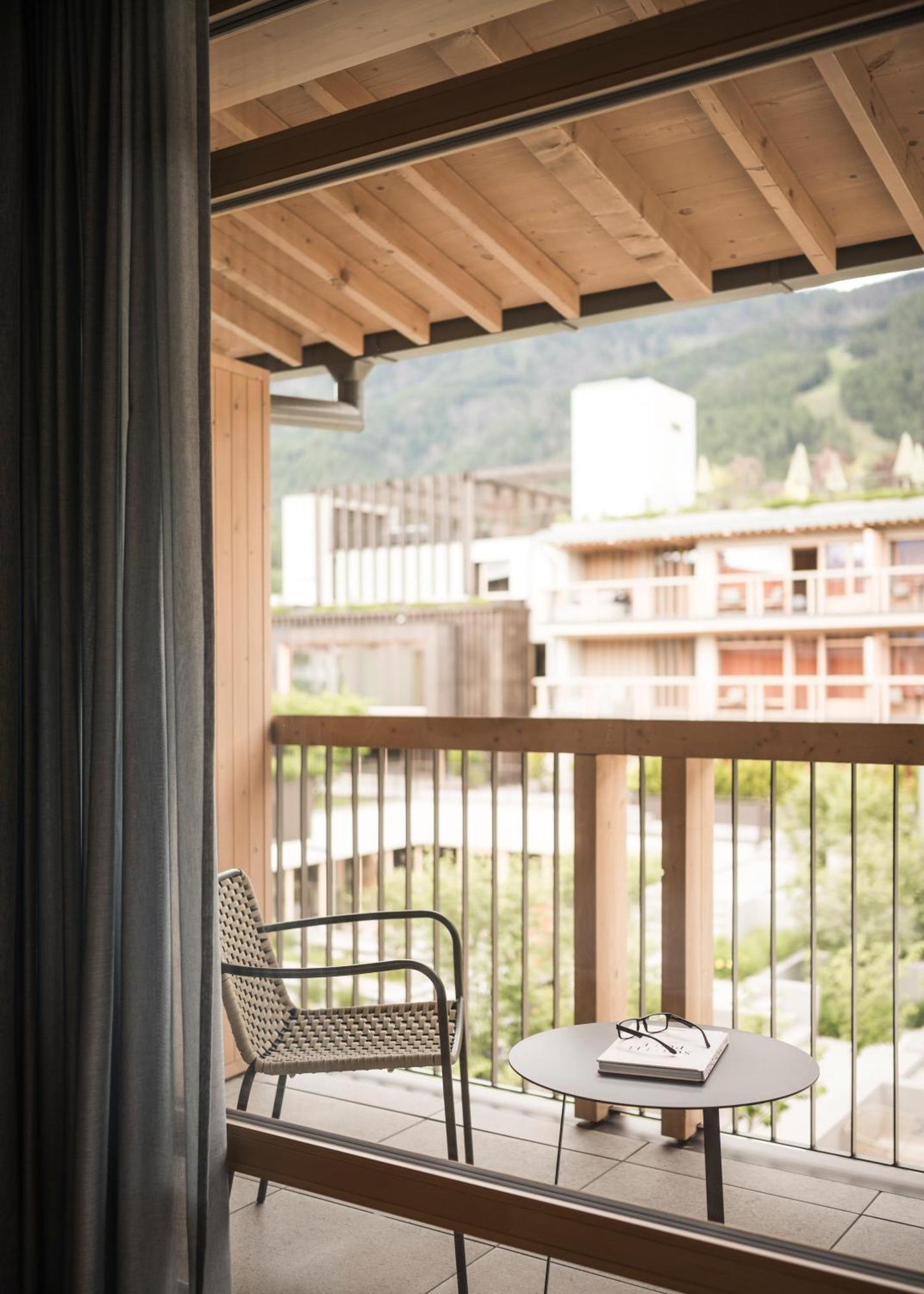 Falkensteiner Hotel Kronplatz - The Leading Hotels Of The World (Adults Only) Reischach Rom bilde A balcony