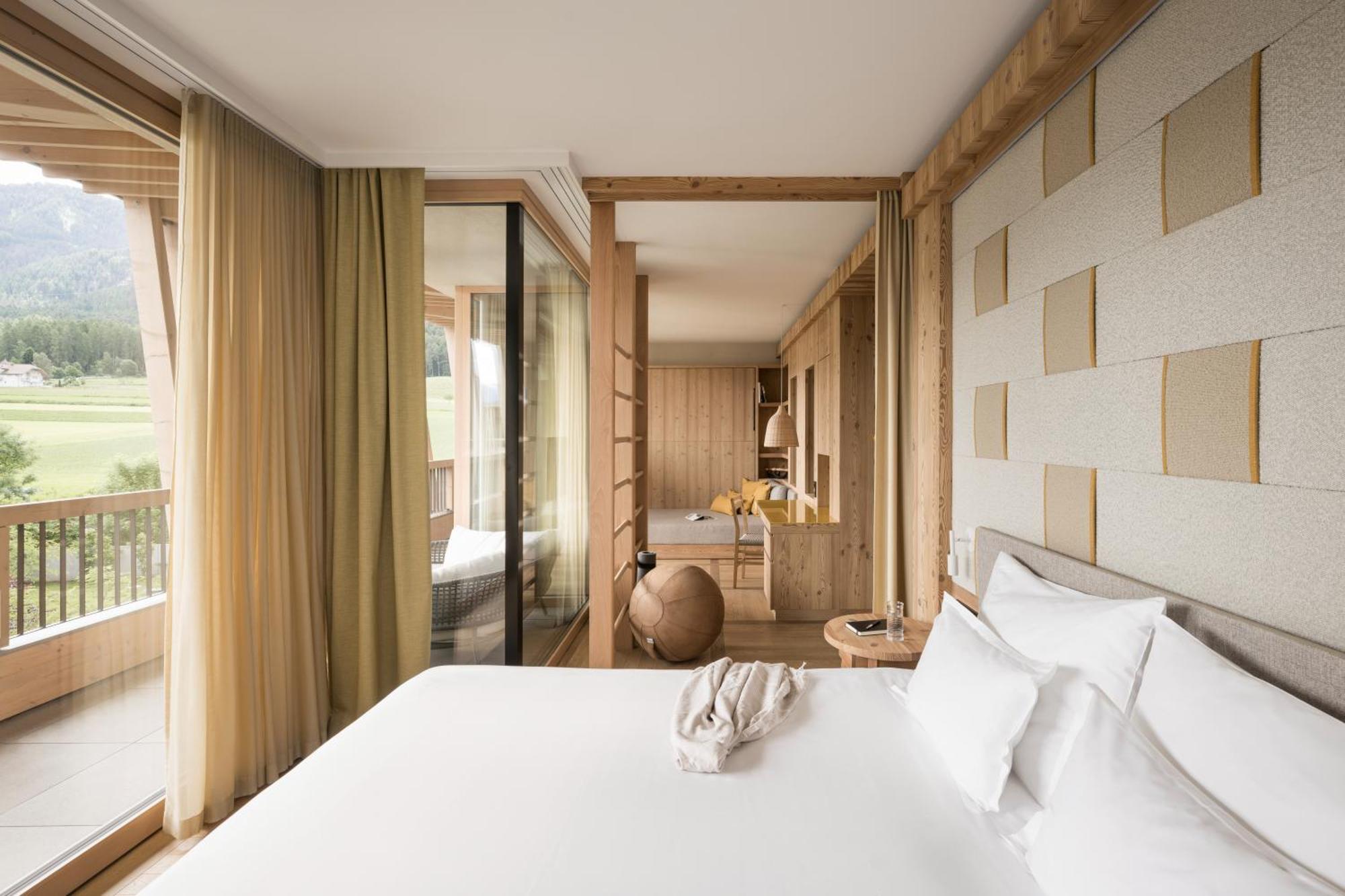Falkensteiner Hotel Kronplatz - The Leading Hotels Of The World (Adults Only) Reischach Rom bilde A room at the Hotel 7132 Samarkand