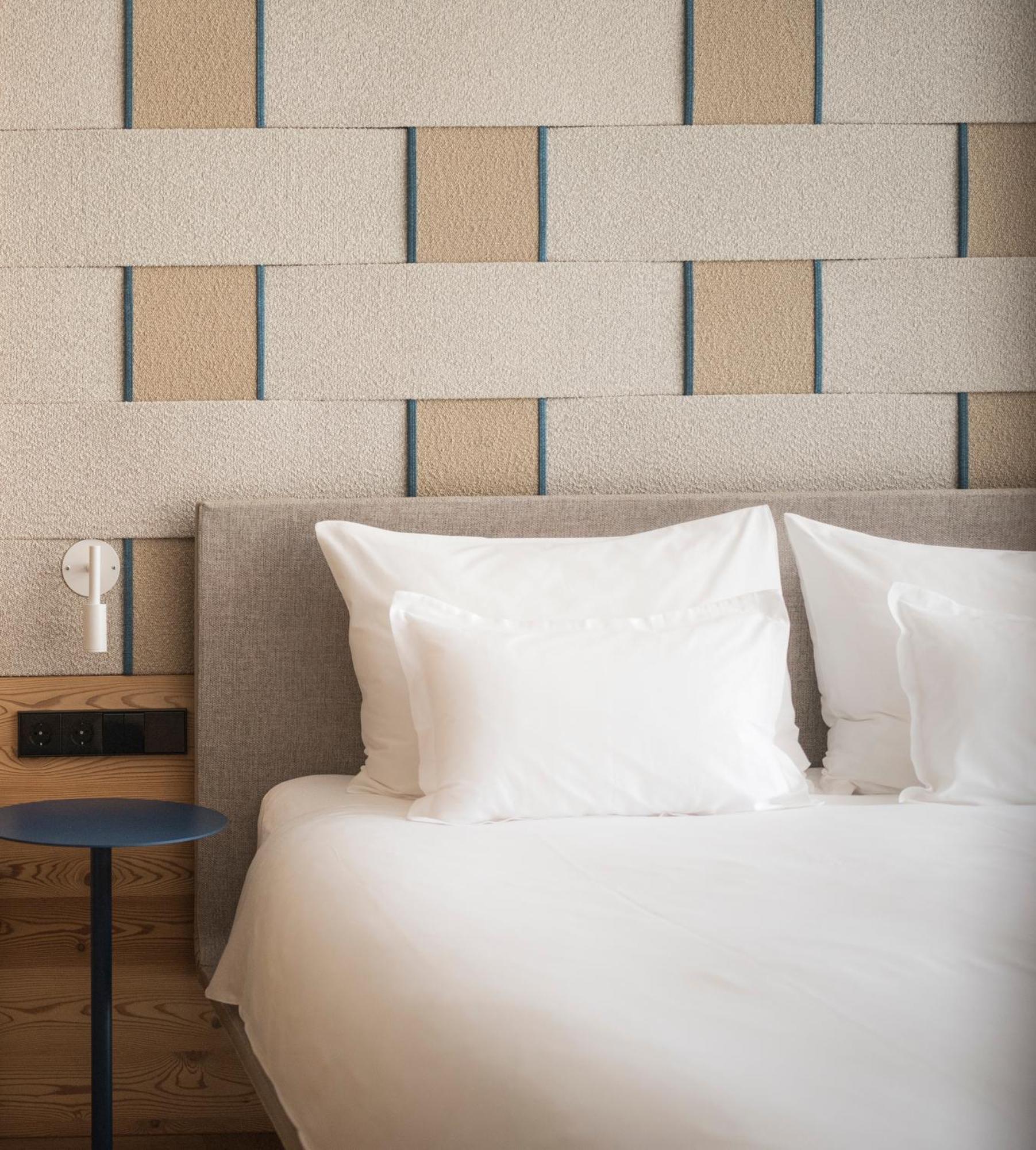Falkensteiner Hotel Kronplatz - The Leading Hotels Of The World (Adults Only) Reischach Rom bilde A bed with two pillows